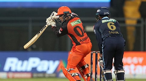 IPL 2022 | அபிஷேக் ஷர்மா அதிரடி - குஜராத் அணிக்கு 196 ரன்கள் இலக்கு