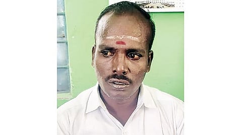 கணவரின் இறப்புச் சான்றிதழ் வழங்க மூதாட்டியிடம் ரூ.1,000 லஞ்சம் பெற்ற விஏஓ கைது