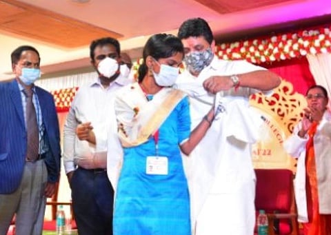 "படிக்காததால் அரசியல்வாதி ஆகிவிட்டோம்" - அமைச்சர் பேச்சால் மதுரை மருத்துவக் கல்லூரி விழாவில் சிரிப்பலை