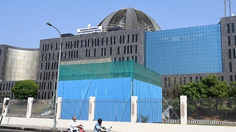 ரூ.1.56 கோடி செலவில் கருணாநிதி சிலை: பல்நோக்கு மருத்துவமனை வளாகத்தில் பணிகள் தீவிரம்
