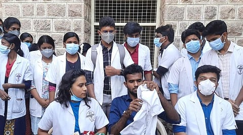 சமஸ்கிருத உறுதிமொழி வாசிக்கப்பட்டதா? - மதுரை மருத்துவக் கல்லூரி மாணவர் பேரவை நிர்வாகிகள் விளக்கம்