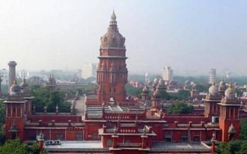 புற்றீசல் போல பெருகி வரும் மசாஜ், ஸ்பா சென்டர்கள் - சட்டவிரோத செயலில் ஈடுபட்டால் ஆய்வாளர்கள் வழக்கு பதிய அதிகாரம்: சென்னை உயர் நீதிமன்றம் தீர்ப்பு