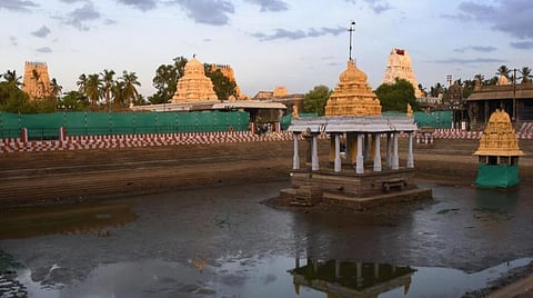 காஞ்சி வரதராஜர் கோயில் வேத பாராயணம்: பழைய நிலையே தொடர உத்தரவு