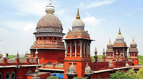 தி.மலை கிரிவலப்பாதை அருகே கருணாநிதி சிலை அமைக்க இடைக்கால தடை: உயர் நீதிமன்றம் உத்தரவு