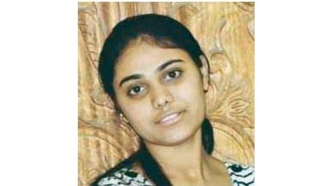 மேற்படிப்புக்கு நீட் தேர்வு எழுதவேண்டிய அச்சத்தால் கோவை அருகே பெண் மருத்துவர் தற்கொலை