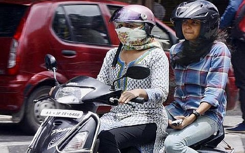 இனி சென்னையில் இரு சக்கர வாகன பின்சீட்டில் பயணிப்பவருக்கும் ஹெல்மெட் கட்டாயம்