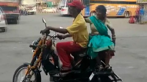 முதுகுவலியால் தவித்த மனைவிக்காக ரூ.90 ஆயிரத்துக்கு பைக் வாங்கிய பிச்சைக்காரர்