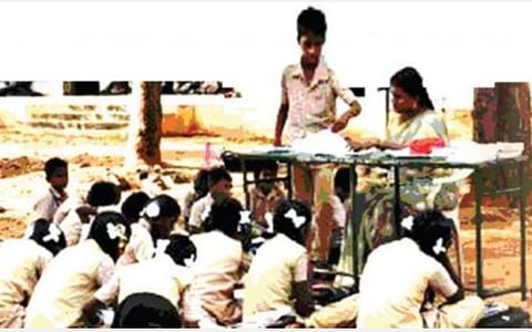 இப்படிக்கு இவர்கள்: ஓராசிரியர் பாடத்திட்டமே வேறு!
