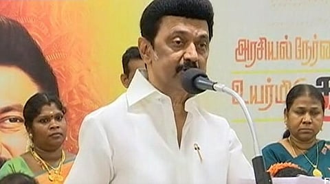 'வீட்டிற்கு விளக்காக, நாட்டிற்கு தொண்டர்களாக வாழுங்கள்' - மணமக்களுக்கு முதல்வர் வாழ்த்து
