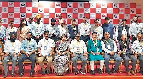 குஜராத்தில் நடைபெறும் தேசியக்கல்விக்கொள்கை மாநாட்டில் பங்கேற்றுள்ள இதர மாநில அமைச்சர்களுடன், புதுச்சேரி கல்வியமைச்சர் நமச்சிவாயம்.