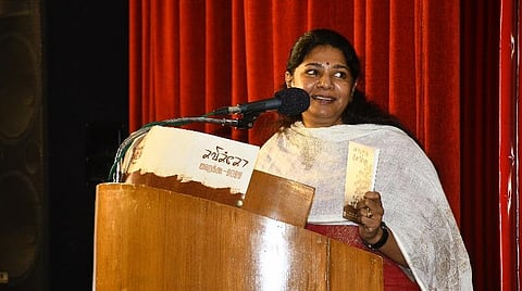 வாழ்வின் பல விஷயங்கள் நிமிடத்தில் கவிதையாகிவிடும் - கனிமொழி