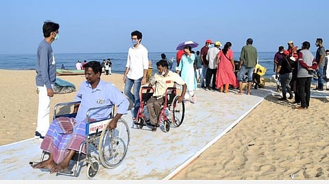 மெரினாவில் மாற்றுத் திறனாளிகளுக்கான பாதை: நவம்பரில் பயன்பாட்டுக்கு வரும் எனத் தகவல்