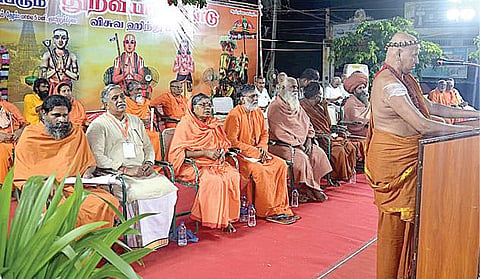துறவியர் மாநாட்டையொட்டி மதுரை பழங்காநத்தத்தில் நடந்த பொதுக்கூட்டத்தில் பேசினார் மதுரை ஆதீனம் ஹரிஹர தேசிக ஞானசம்பந்த பரமாச்சார்ய சுவாமிகள்.