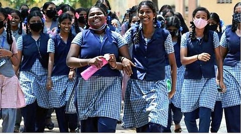 9-ம் வகுப்பு மாணவர்கள் அனைவருக்கும் தேர்ச்சி - பள்ளிக் கல்வித்துறை முடிவின் பின்னணி