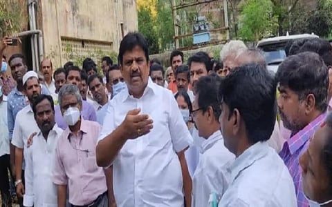 கூவம் ஆற்றில் ஆகாயத் தாமரை அகற்றம்: துணை மேயர் மகேஷ்குமார் நேரில் ஆய்வு