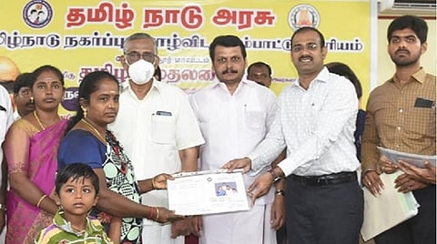 அமைச்சர் வி.செந்தில் பாலாஜி கோவை அரசு விழாவில் பங்கேற்று நலத்திட்டங்களை உதவிகளை வழங்கினார்.