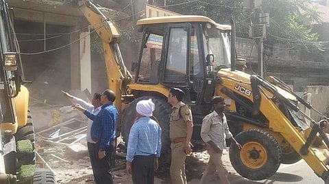 நூபுர் சர்மா சர்ச்சை: மீண்டும் ‘புல்டோசர்’ நடவடிக்கை - வன்முறையைக் கட்டுப்படுத்த யோகி அரசு அதிரடி