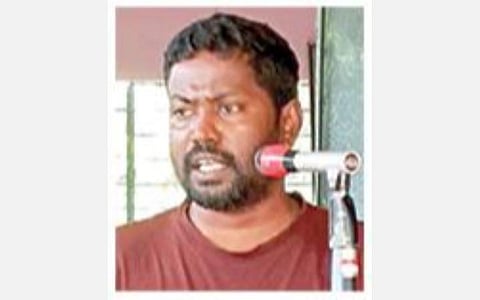 தஞ்சாவூர் மாவட்டம் பட்டுக்கோட்டை அருகே ஆலடிக்குமுளை அரசு உயர்நிலைப் பள்ளிக்கு வகுப்பறை கட்டிடம் கட்ட நடந்த பூமி பூஜையில் பங்கேற்றோர். (உள்படம்) முன்னாள் மாணவர் அருள்சூசை.