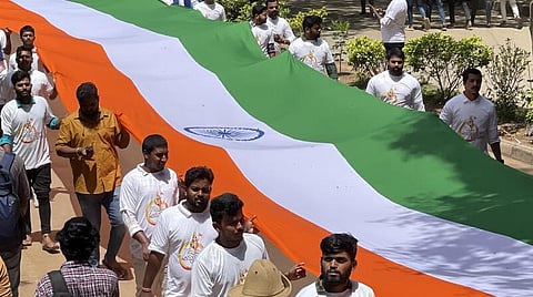 வீடுகளிலும் தேசியக் கொடி ஏற்றும் திட்டம் - மாணவர்களிடம் விழிப்புணர்வு ஏற்படுத்த யுஜிசி அறிவுறுத்தல்