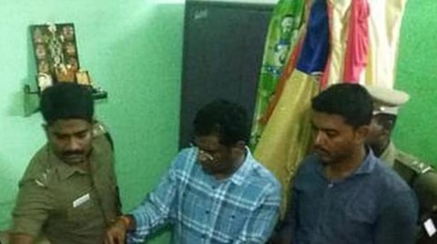 ஸ்ரீவைகுண்டம் அருகே கந்து வட்டி வழக்கில் கைதானவர் வீட்டில் சோதனை - 22 ஆவணங்கள், காசோலைகள் பறிமுதல்