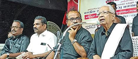 ராஜபாளையத்தில் நடைபெற்ற பொதுக்கூட்டத்தில் பேசினார் திராவிடர் கழக தலைவர் கி.வீரமணி.