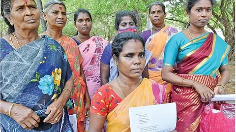 நூறு நாள் வேலை திட்ட பணியின்போது ஒரு கண்ணில் பார்வையிழந்த மீனவப் பெண்: ராமநாதபுரம் குறைதீர் கூட்டத்தில் மனு