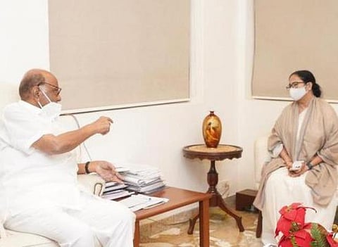 குடியரசுத் தலைவர் தேர்தல்: சரத் பவாரை சமாதானம் செய்ய முயற்சி; மம்தா பானர்ஜி சந்திப்பு