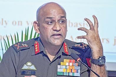 ’அக்னி பாதை’ திட்டம் தொடர்பாக நேற்று செய்தி யாளர்களுக்கு பேட்டியளித்த லெப்டினென்ட் ஜெனரல் அருண். படம்: பு.க.பிரவீன்