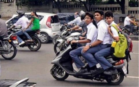 சிறுவர்கள் வாகனம் ஓட்டினால் நடவடிக்கை: பெற்றோருக்கு போக்குவரத்து போலீஸார் எச்சரிக்கை