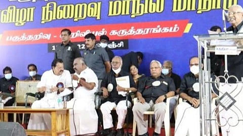 விழுப்புரத்தில் நடைபெற்ற பகுத்தறிவாளர் கழக பொன்விழா நிறைவு மாநில மாநாட்டில் பங்கேற்ற திராவிடர் கழகத் தலைவர் கி.வீரமணி உள்ளிட்டோர்.