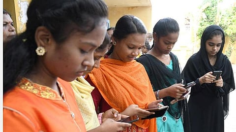 10-ம் வகுப்பு தேர்ச்சி விகிதம் | கன்னியாகுமரி முதலிடம்; கடைசி இடத்தில் வேலூர்!