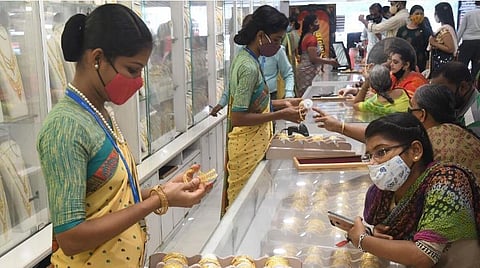 தங்கம் விலை குறைவு: இன்றைய நிலவரம் என்ன?