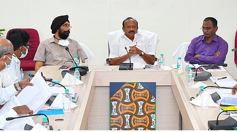எத்தனால் உற்பத்தியை மேம்படுத்துவது தொடர்பாக சர்க்கரை துறை அதிகாரிகளுடன் வேளாண் அமைச்சர் ஆலோசனை