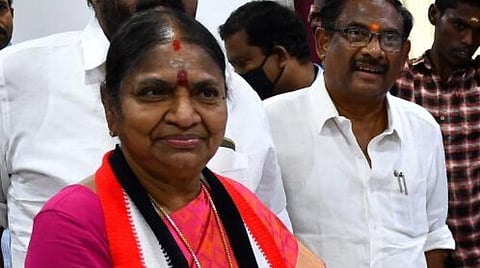கட்சித் தொண்டர்கள் அமைதியான முறையில் இருந்து வருகின்றனர்: ஓபிஎஸ்-க்கு வளர்மதி பதில்