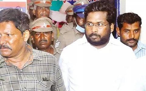 பேருந்தை கடத்தியதாக திருச்சி சிவா எம்.பி.யின் மகன் கைது: பாஜக முற்றுகை போராட்டம்