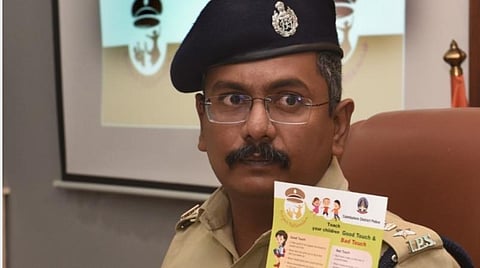 "ப்ராஜெக்ட் பள்ளிக்கூடம்" திட்டம் குறித்து தெரிவிக்கும் காவல் கண்காணிப்பாளர் பத்ரி நாராயணன் | படம்: ஜெ.மனோகரன்
