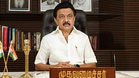 அரசுக் கல்லூரியில் பதக்கங்கள் பெற்று படிப்பை நிறைவு செய்த 28 மருத்துவ மாணவர்களுக்கு முதல்வர் பாராட்டு