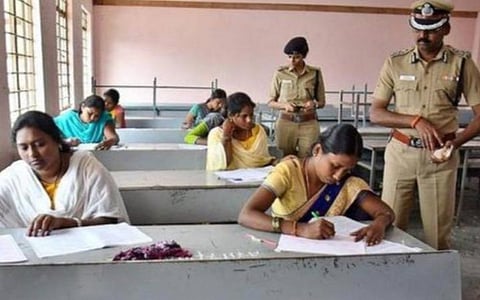 39 மையங்களில் இன்று எஸ்.ஐ. தேர்வு - 444 இடங்களுக்கு 2.22 லட்சம் பேர் போட்டி