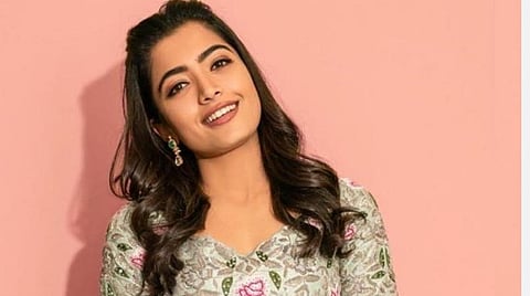 வீட்டு நாய்க்கும் சேர்த்து விமான டிக்கெட் போட சொல்லி கேட்டேனா? - ராஷ்மிகா பதில்