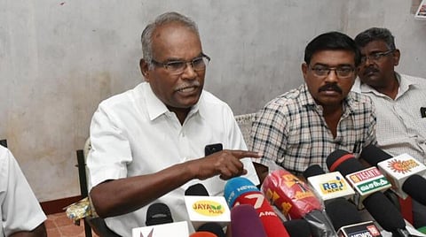 'அதிமுகவில் நடக்கும் அதிகாரப்போட்டி அக்கட்சியை பலப்படுத்தக்கூட பயன்படாது' - கே.பாலகிருஷ்ணன்