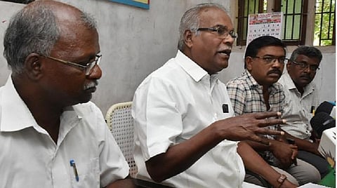 ராமநாதபுரத்தில் பேட்டியளித்த மார்க்சிஸ்ட் கம்யூனிஸ்ட் கட்சியின் மாநிலச் செயலாளர் கே.பாலகிருஷ்ணன். உடன் கட்சி நிர்வாகிகள்.