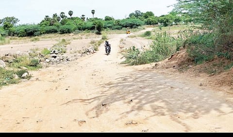 18 கி.மீ சுற்றிச் செல்லும் நிலை... திருவாளந்துறை - திருக்கல்பூண்டி மேம்பாலத்துக்கு காத்திருக்கும் கடலூர், பெரம்பலூர் மக்கள்