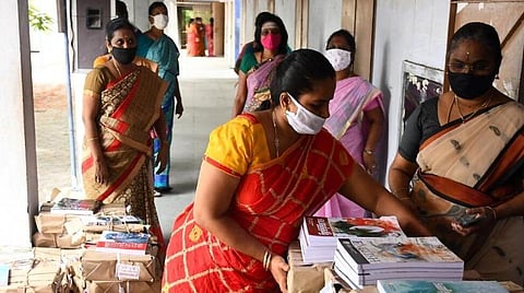 தொகுப்பூதியம் அடிப்படையில் ஆசிரியர் நியமனம் - தற்காலிகமாக நிறுத்திவைக்க பள்ளிக்கல்வித் துறை உத்தரவு