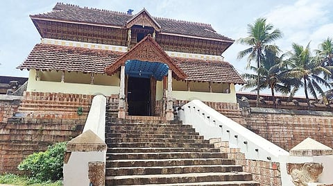 திருவட்டாறு ஆதிகேசவ பெருமாள் கோயிலின் மேற்கு வாசல்.