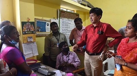 கூட்டுறவு அங்காடிகளில் தரமான பொருட்களை குறைந்த விலையில் விற்க வேண்டும் - ராதாகிருஷ்ணன் அறிவுறுத்தல்