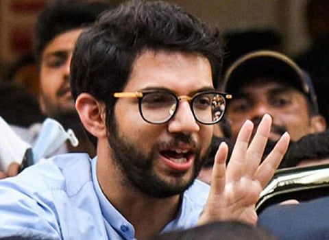 ஆதித்ய தாக்கரே எம்எல்ஏ பதவிக்கு ஆபத்து?- கட்சி மாறி வாக்களித்ததாக புகார்: பதவி நீக்கம் செய்ய சபாநாயகர் ஆலோசனை