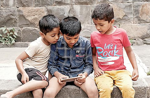 செல்போனுக்கு குழந்தைகள் ‘குட்பை?’ - சாத்தியம் என்கிறார் குழந்தை இலக்கிய படைப்பாளி தேவி நாச்சியப்பன்