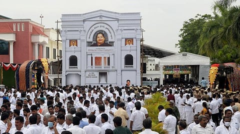 ஜூலை 11-ல் திட்டமிட்டபடி பொதுக்குழு நடக்குமா? - இபிஎஸ், ஓபிஎஸ் மனுக்கள் மீது இன்று விசாரணை