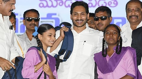 8-ம் வகுப்பு மாணவர்களுக்கு ‘டேப்லெட் கம்ப்யூட்டர்’ வழங்கப்படும் - ஆந்திர முதல்வர் ஜெகன் அறிவிப்பு