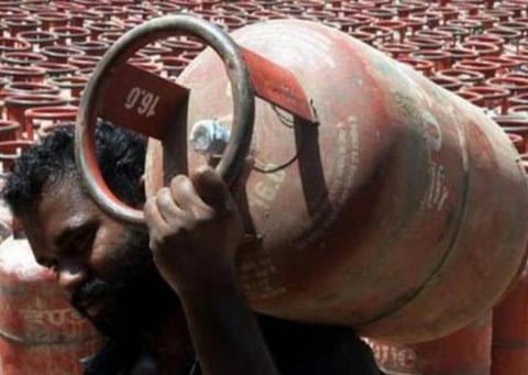 மீண்டும் அதிகரித்த வீட்டு உபயோக சிலிண்டர் விலை: சென்னையில் இன்று முதல் ரூ.1068.50-க்கு விற்பனை